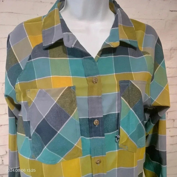 LL Bean Women's Sz Medium Blouse Shirt Button Up Front Pockets Plaid - Picture 2 of 9